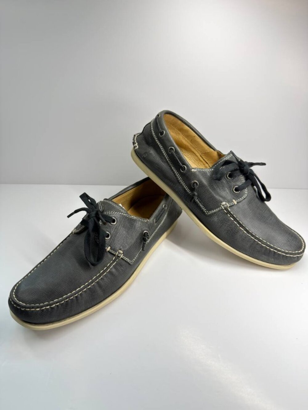 John Varvatos Leather Boat Loafers – Men’s US 9.5
